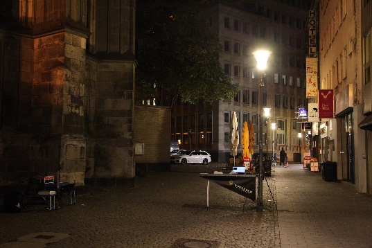 Am Andreaskloster, direkt am Kölner Dom gelegen, wird eine komplette Leuchtenreihe des neuen Leuchtendesigns vorgestellt.